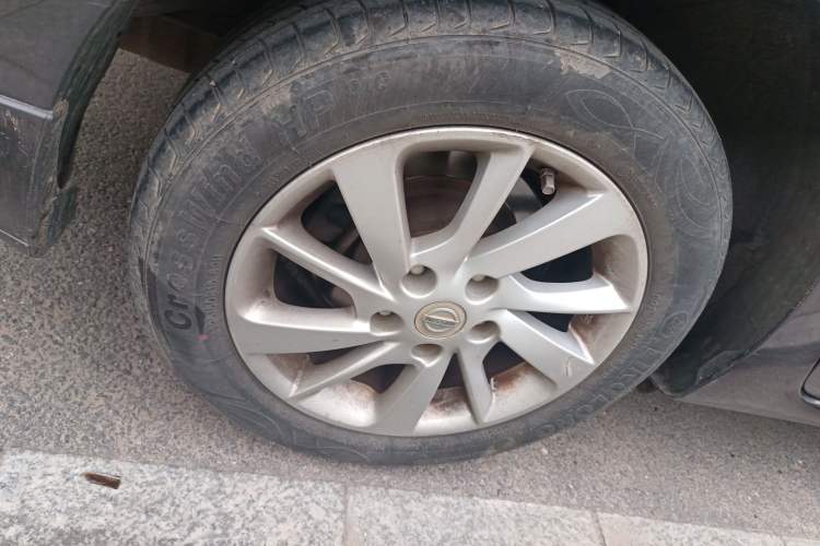Used Nissan Sylphy 2012 1.6XE CVT Comfort Edition Right Front Wheel Hub