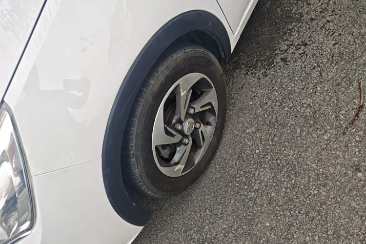 Used Baojun 310 2017 1.5L Automatic Fashion Model Left Front Wheel Hub