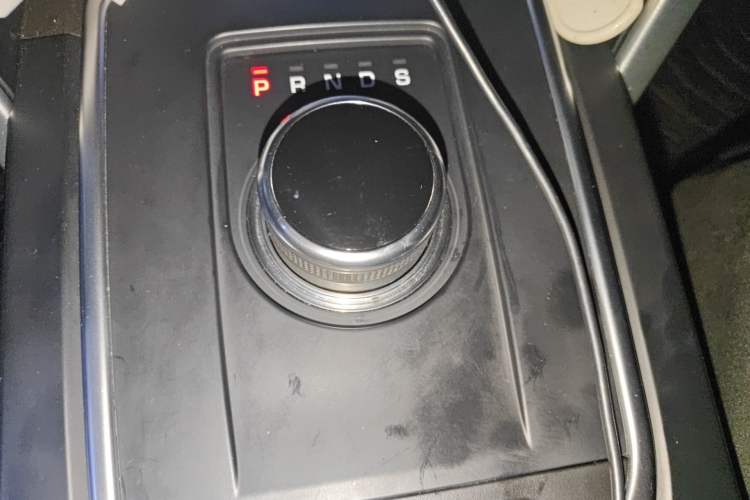 Used Land Rover Discovery Sport 2017 2.0T HSE Gear Lever