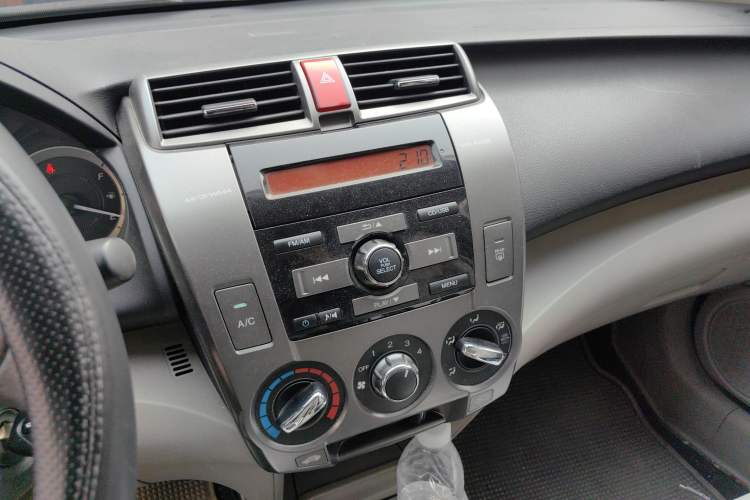 Used Honda City Classic 2012 1.5L manual Elite Edition Audio And AC Panel