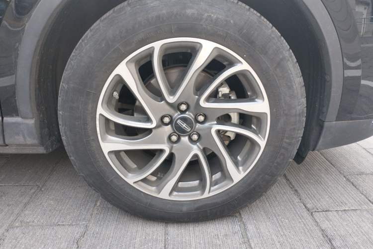 Used Lincoln Corsair 2020 2.0T Two-Wheel Drive Luxury Edition Right Front Wheel Hub