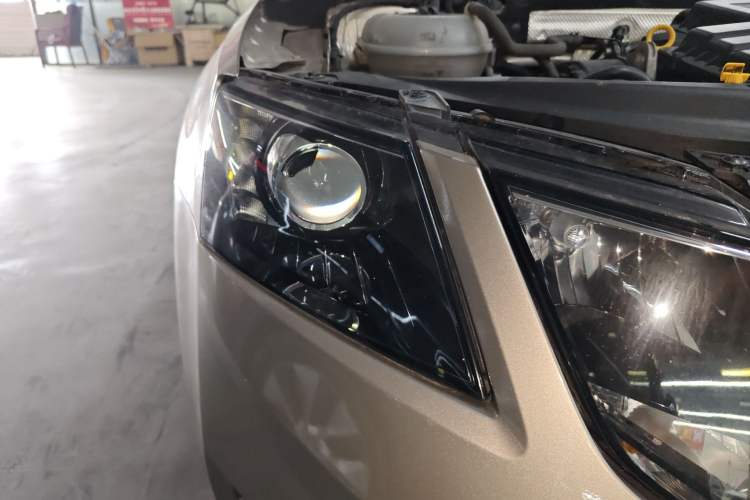 Used Skoda Octavia 2018 1.6L Automatic Luxury Edition Right Front Headlight