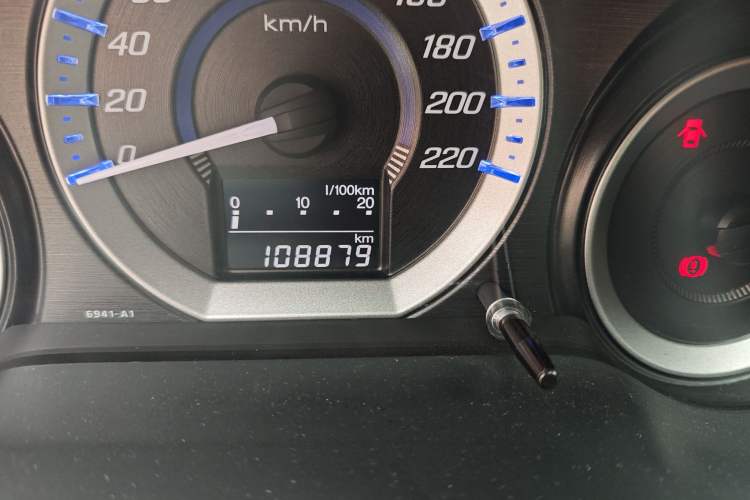 Used Honda City Classic 2012 1.5L manual Elite Edition Odometer Close Up