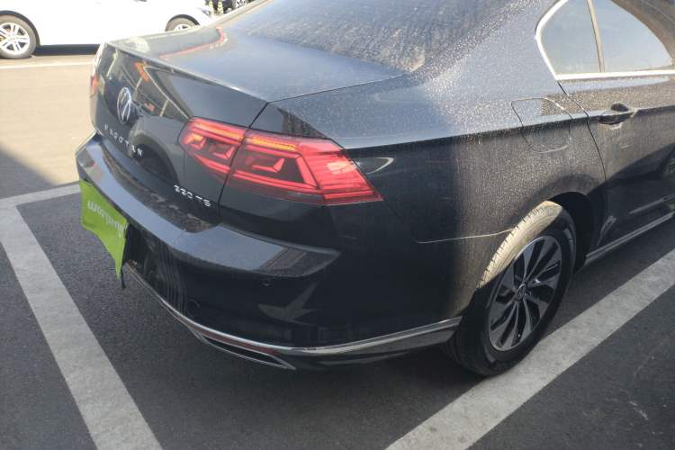 Used Volkswagen Magotan 2020 280TSI DSG Comfort Edition Right Rear Taillight