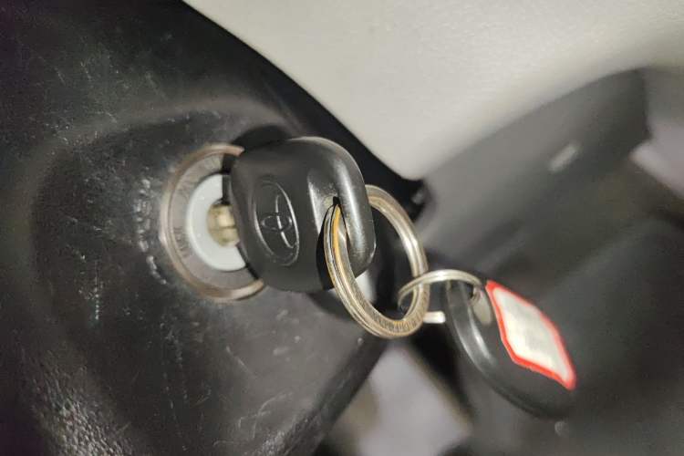 Used Toyota SIENNA 2017 3.5L Four-Wheel Drive LE Trim 7 Seats – U.S. Specification
