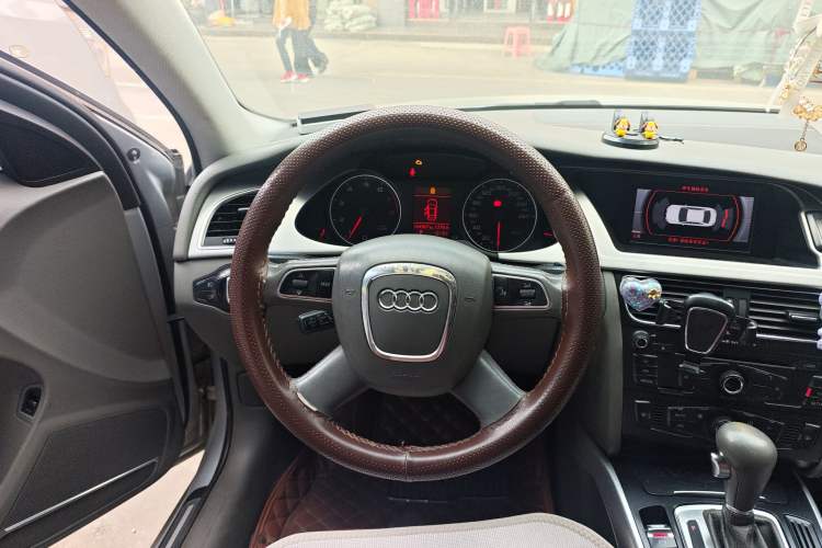 Used Audi A4L 2012 2.0 TFSI automatic standard version