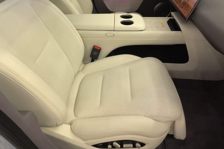 Used Avatr 06 2025 Pro Range-Extended Edition Right Front Seat