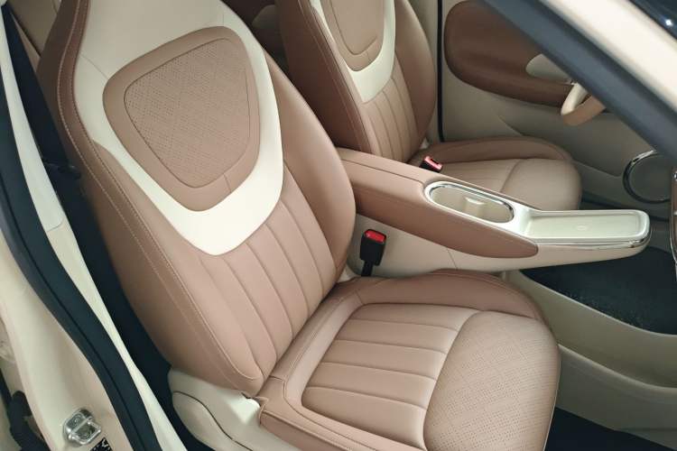 Used Wuling Bingo 2025 333 km Enjoyment Version Right Front Seat