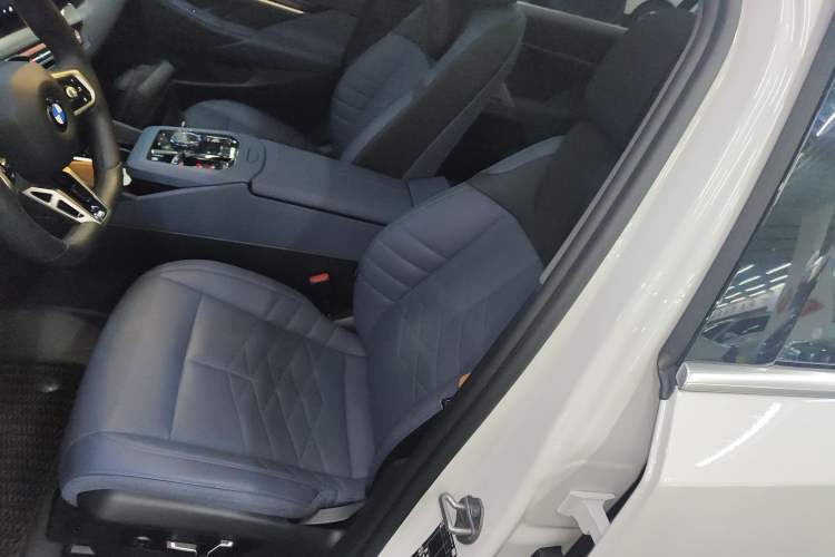 Used BMW 5 Series 2024 530Li Luxury Edition M Sport Package Left Front Seat