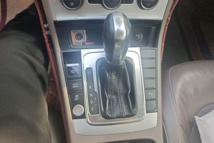 Used Volkswagen Magotan 2015 Facelift 1.8TSI Luxury Model Gear Lever