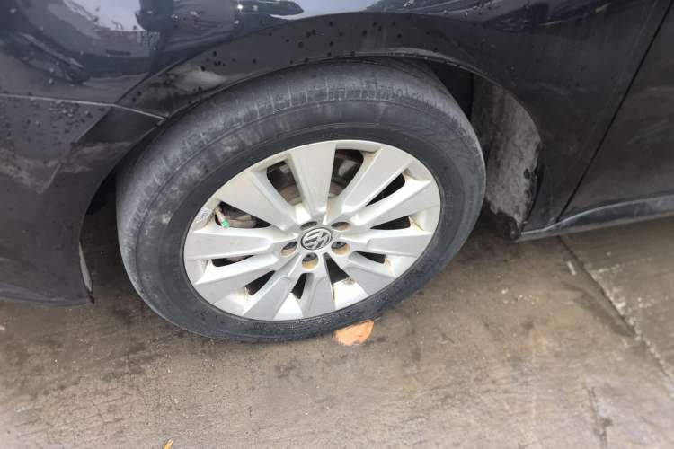 Used Volkswagen Lavida 2013 Restyled Classic 1.6L Manual Comfort Edition Left Front Wheel Hub