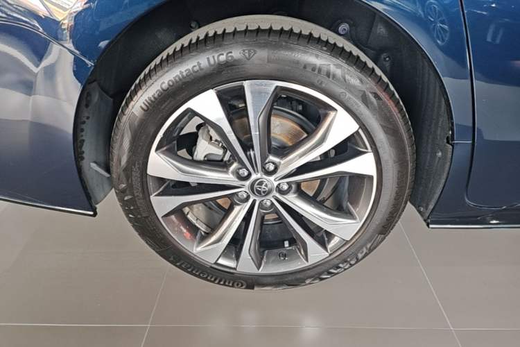 Used Toyota Granvia 2022 2.5L Hybrid Flagship Edition Right Rear Wheel Hub