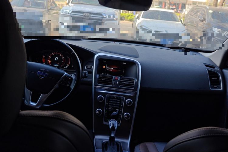 Used Volvo XC60 2015 T5 AWD Smart Drive Edition Center Console