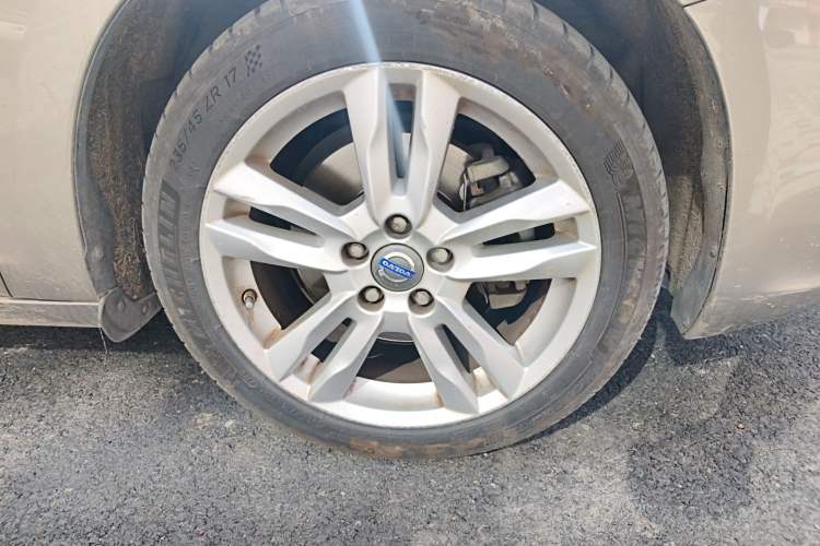 Used Volvo S60 2014 S60L 2.0T Zhiyuan Edition
