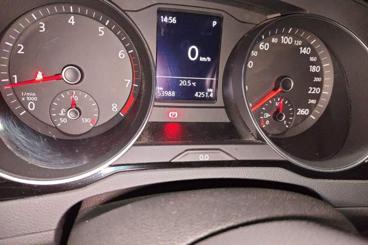 Used Volkswagen Magotan 2020 330TSI DSG Leading Model Odometer Close Up