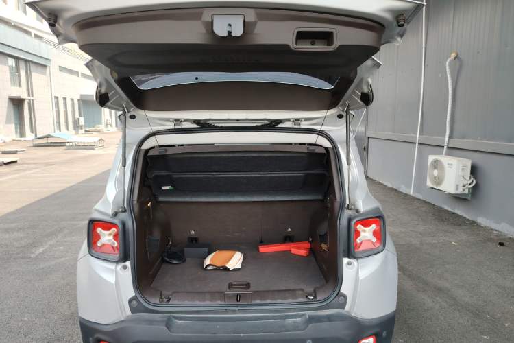 Used Jeep Renegade 2016 1.4T Automatic Jingneng Version+ Trunk