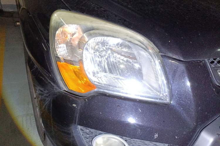 Used Kia Sportage 2009 2.0L Manual Two-Wheel-Drive GLS Right Front Headlight