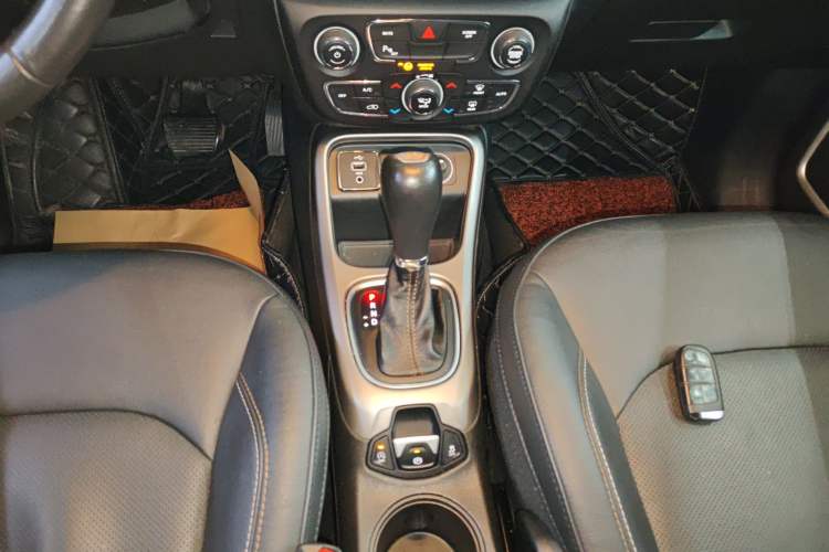 Used Jeep Compass 2017 200T Automatic Family Edition Gear Lever