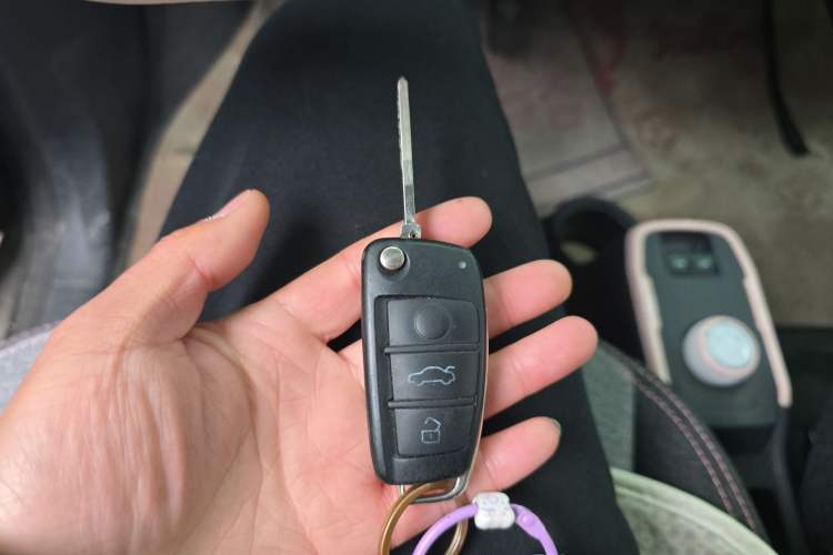 Used Chery QQ Ice Cream 2022 170km Sundae Phosphate Lithium-Ion