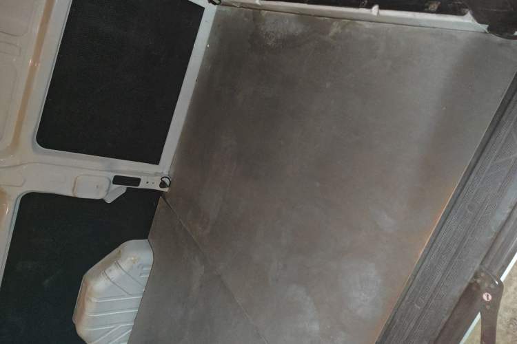 Used Ford Transit 2017 2.0T Diesel Van Mid-Chassis Mid-Roof China IV Standard