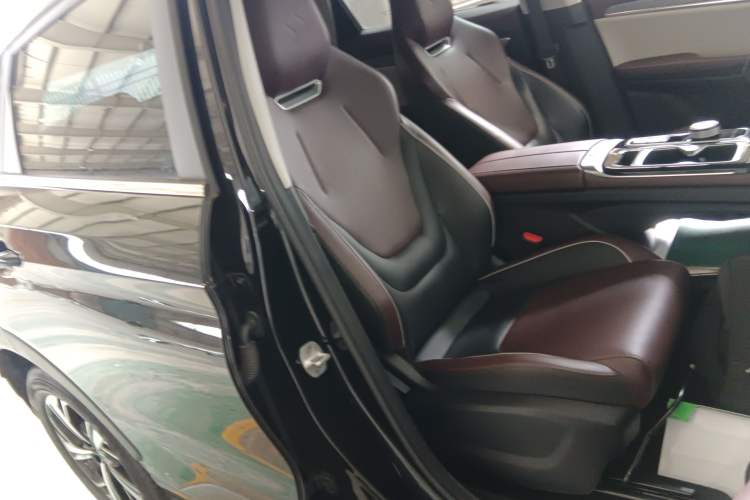 Used SOL QX 2021 300T DCT Prestige Smart Connectivity Version Right Front Seat