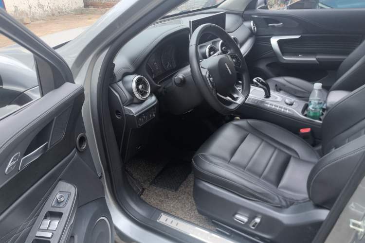 Used Wey VV5 2020 1.5T Two-Wheel Drive Color Pioneer