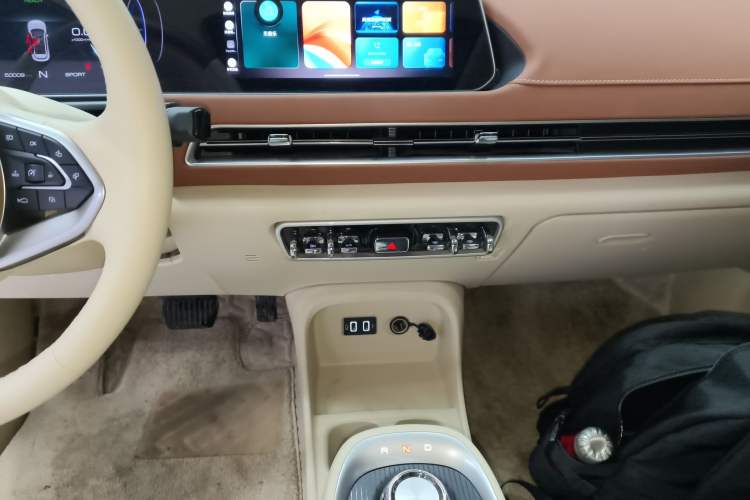 Used ORA Good Cat 2022 Morandi Edition 400km Standard Range Premium Version Lithium-Ion Battery