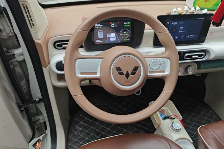 Used Wuling Hongguang MINIEV 2024 3rd Generation 215km Advanced Version
