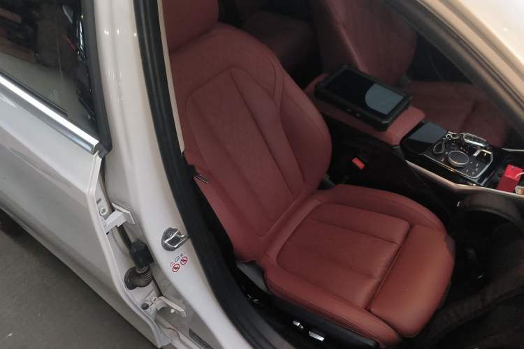 Used BMW i3 2022 eDrive 35 L Right Front Seat