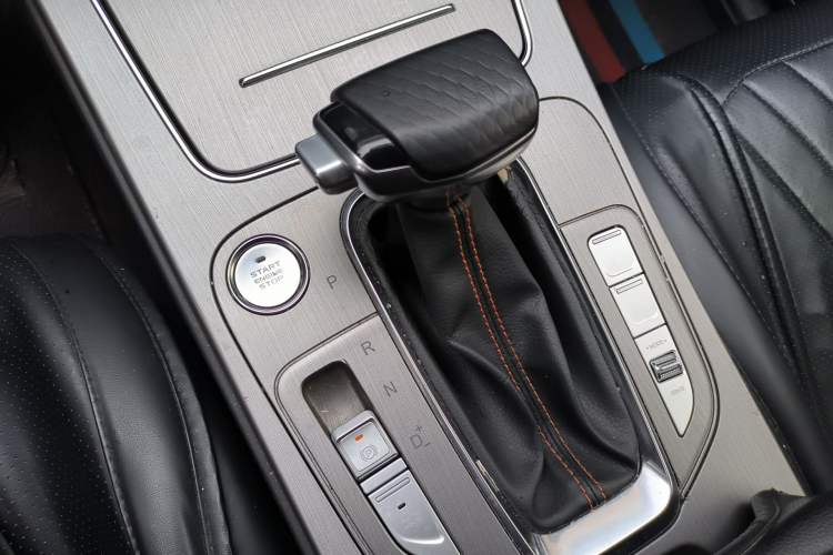 Used CHANGAN OSHAN X7 2020 1.5T Automatic Luxury Model Gear Lever