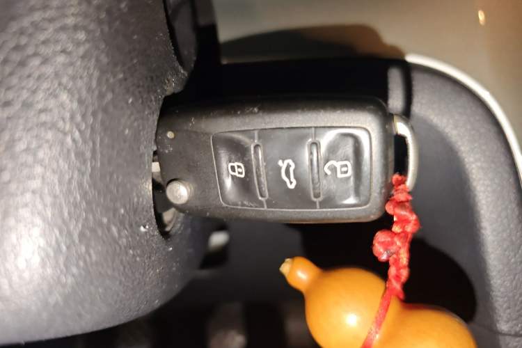 Used Volkswagen Gran Lavida 2013 1.6L Manual Fashion Model Vehicle Key