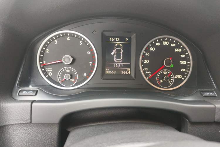 Used Volkswagen Tiguan 2013 1.8 TSI Automatic Two-Wheel Drive Comfort Edition Odometer Close Up