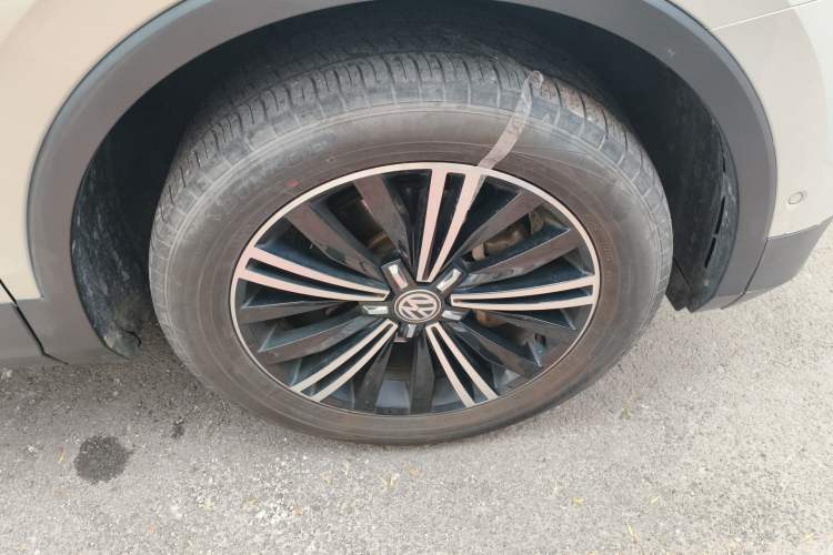 Used Volkswagen Tiguan L 2017 330TSI Automatic Two-Wheel Drive Flagship Edition Right Front Wheel Hub