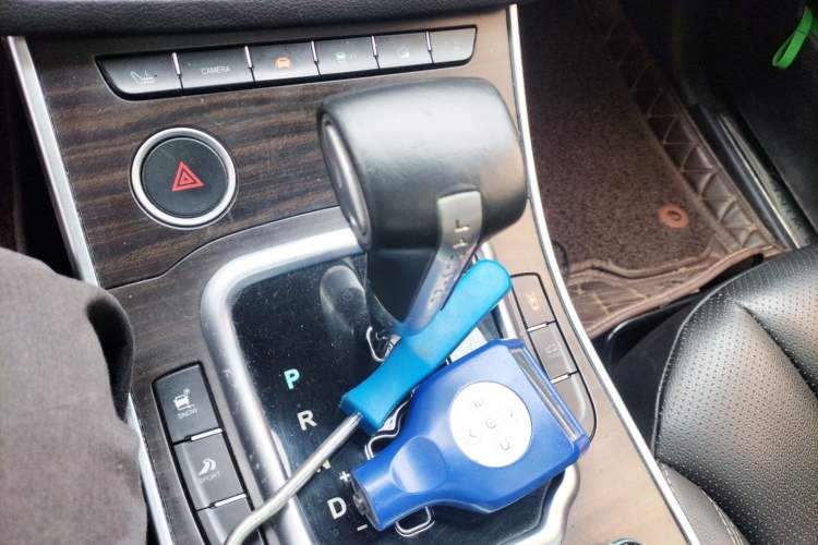 Used Land X7 2016 2.0T Panoramic Prestige Edition Gear Lever