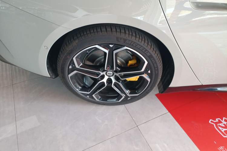 Used Xiaomi Auto SU7 2024 Rear-Drive Long-Range Intelligent Driving Version