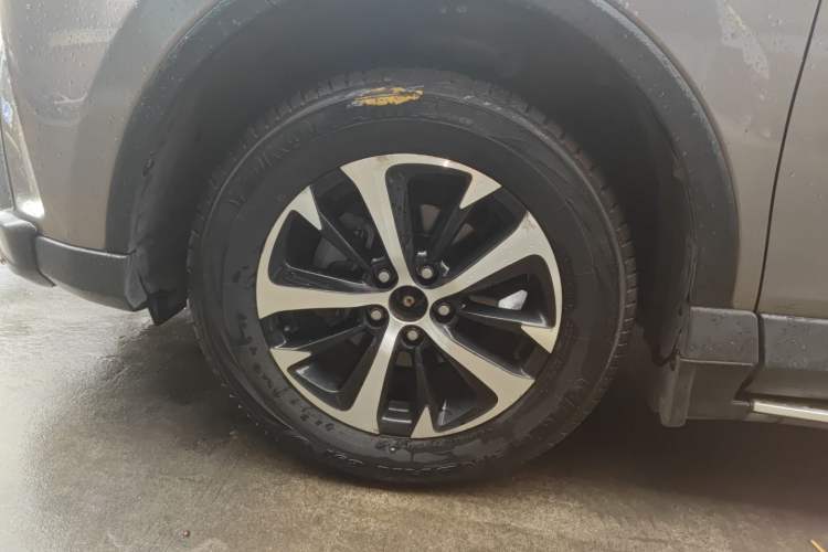 Used Toyota RAV4 2016 2.0L CVT Two-Wheel Drive Fashion Edition China V Standard Left Front Wheel Hub