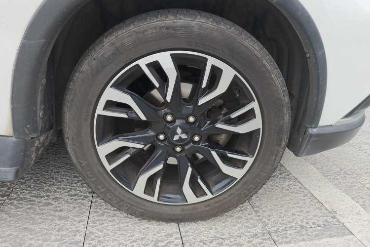 Used Mitsubishi Outlander 2019 2.0L Two-Wheel Drive Comfort Edition 5 Seats China V Standard