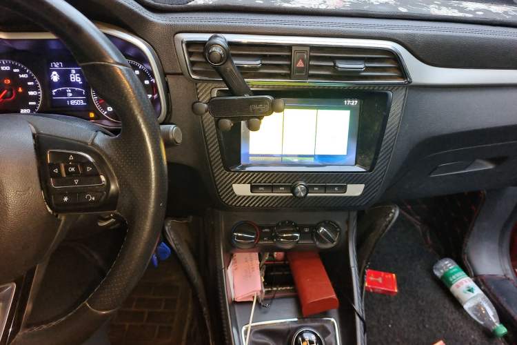 Used MG ZS 2017 1.5L Manual Elite Edition Audio And AC Panel