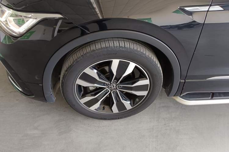 Used Volkswagen Tiguan L 2023 Restyled 330TSI Automatic Two-Wheel Drive R-Line Flagship Edition Left Front Wheel Hub