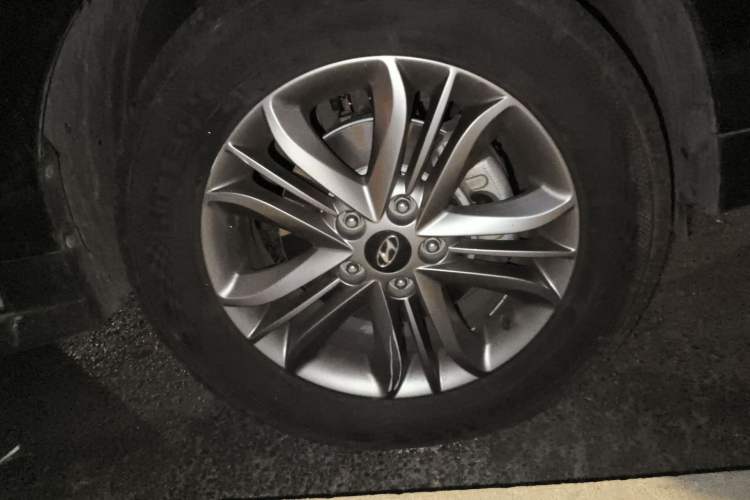 Used Hyundai ix35 2013 2.0L Automatic Two-Wheel Drive Smart GLS China IV Standard
