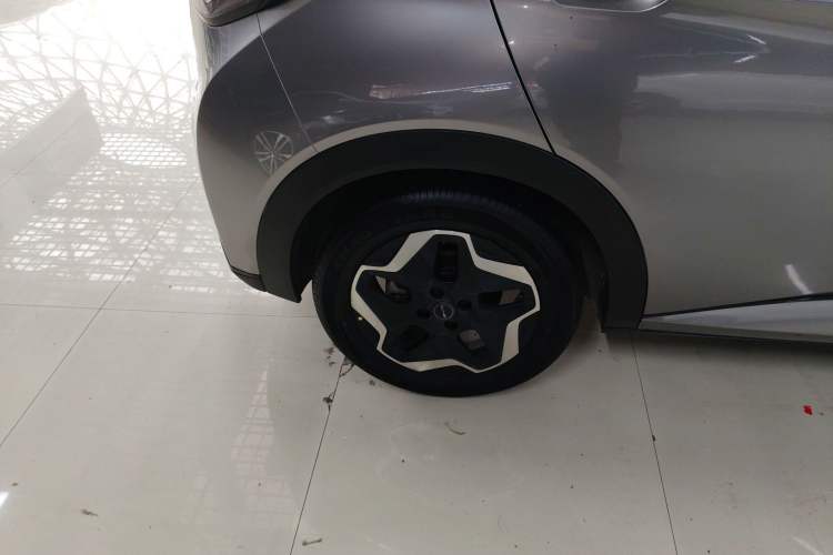 Used BYD Dolphin 2021 405 km Fashion Edition Right Rear Wheel Hub