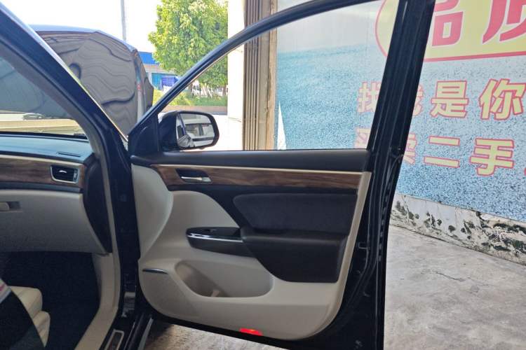 Used GAC Trumpchi GS8 2017 320T Two-Wheel Drive Luxury Smart Connectivity Version (7 Seats)