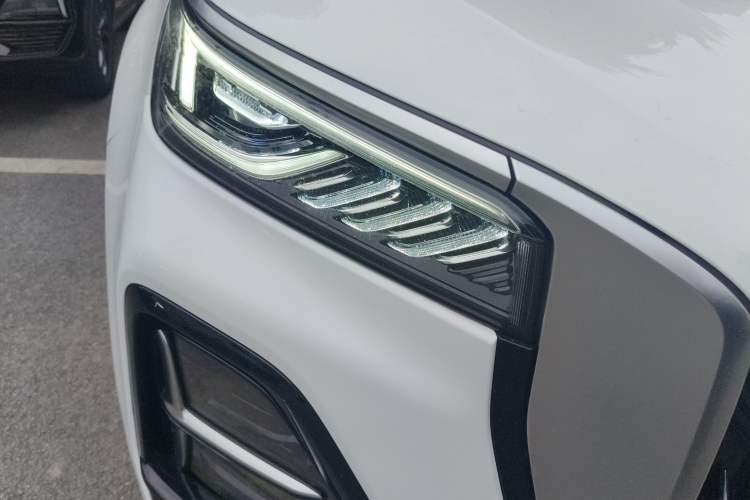 Used Hongqi HS5 2023 2.0T Four-Wheel Drive Flagship Pro Edition Exterior 3