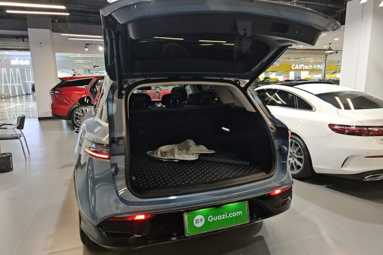 Used VOYAH FREE 2021 Four-Wheel Drive Standard Range-Extended Exclusive Luxury Package Trunk