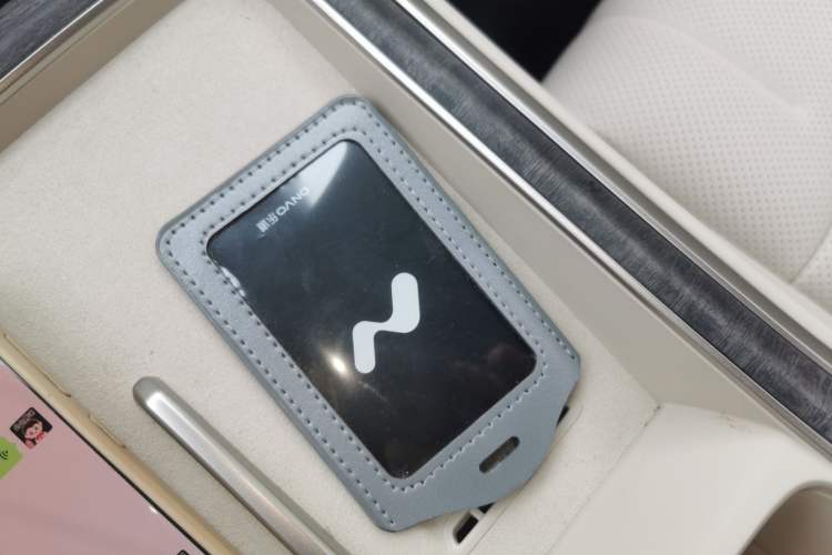 Used ONVO Luxeed L90 2025 Model—Ultra Six-Seater Version
