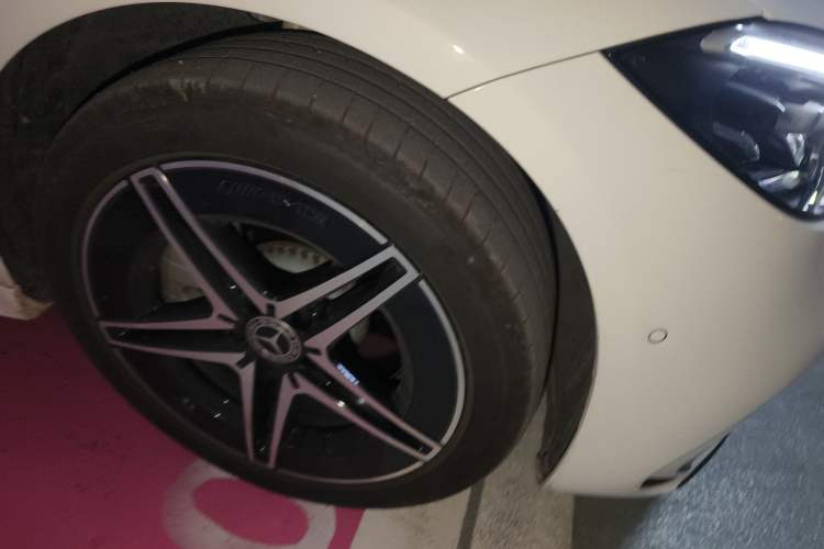 Used Mercedes-Benz C-Class 2024 C 260 L Brilliant Night Sports Edition Right Front Wheel Hub