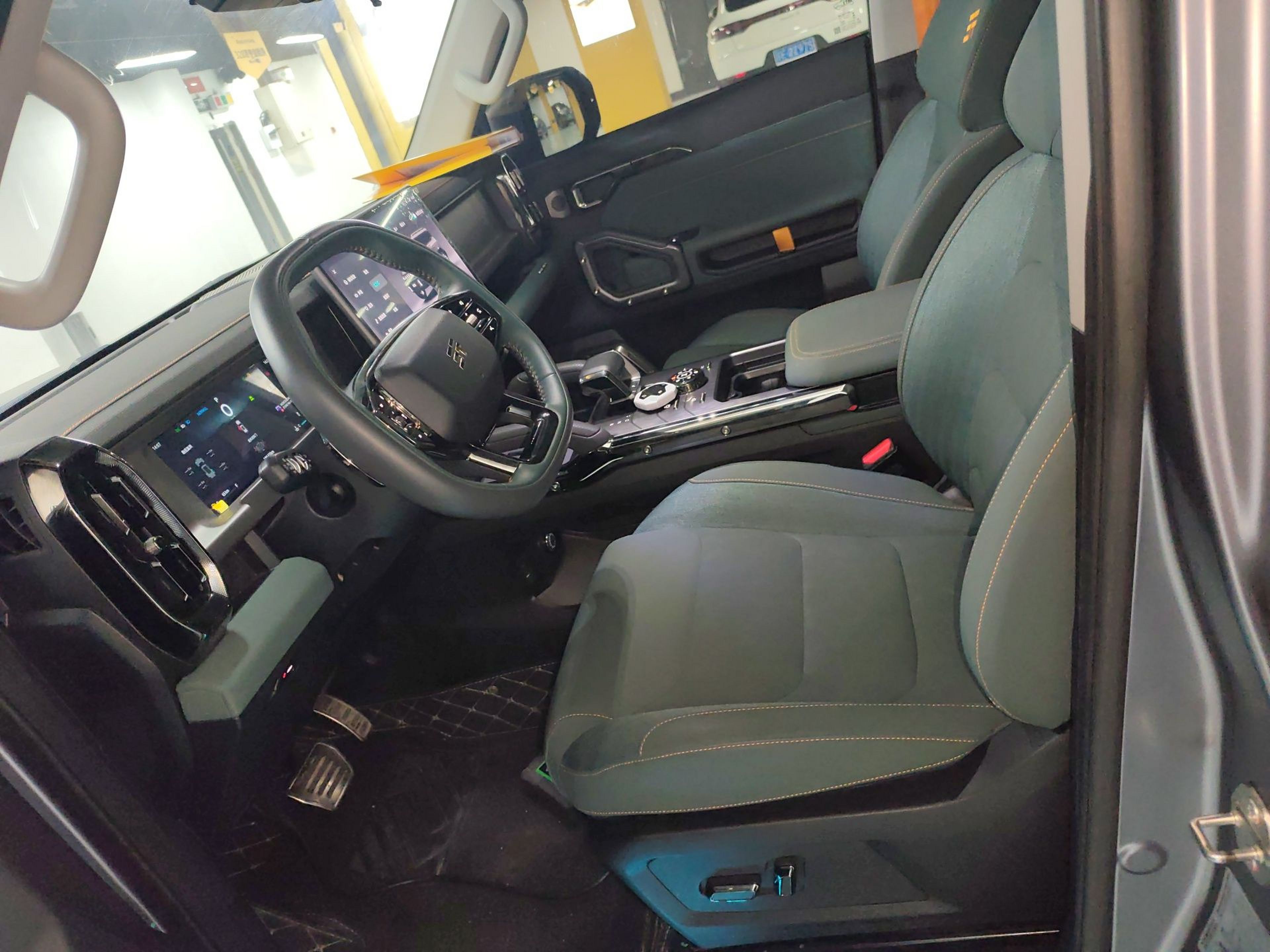 Переднее сиденье в автомобиле