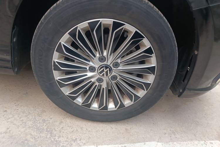 Used Volkswagen Lavida 2021 280TSI DSG Comfort Edition Right Front Wheel Hub