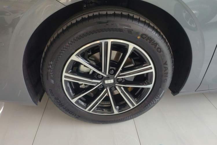 Used Geely Galaxy A7 2025 Model EM-i 70km Exploration Edition Left Front Wheel Hub
