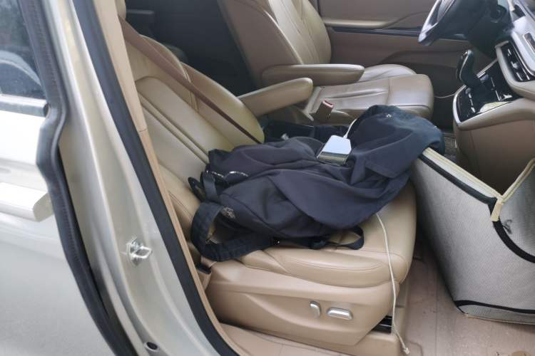 Used Buick GL8 2020 ES Land Cruiser 653T Luxury Model Right Front Seat